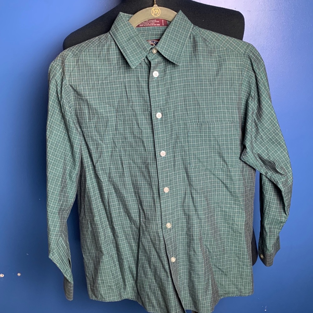 Green button down - Picture 2 of 5